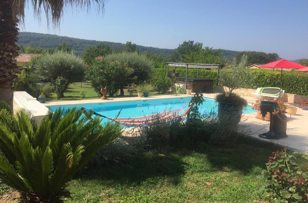 Villecroze House | LE Cabanon des hirondelles