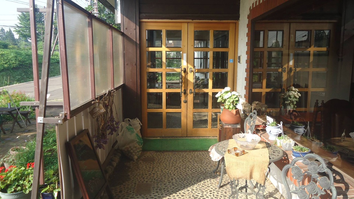 Myoko House | Le Café Cerisier