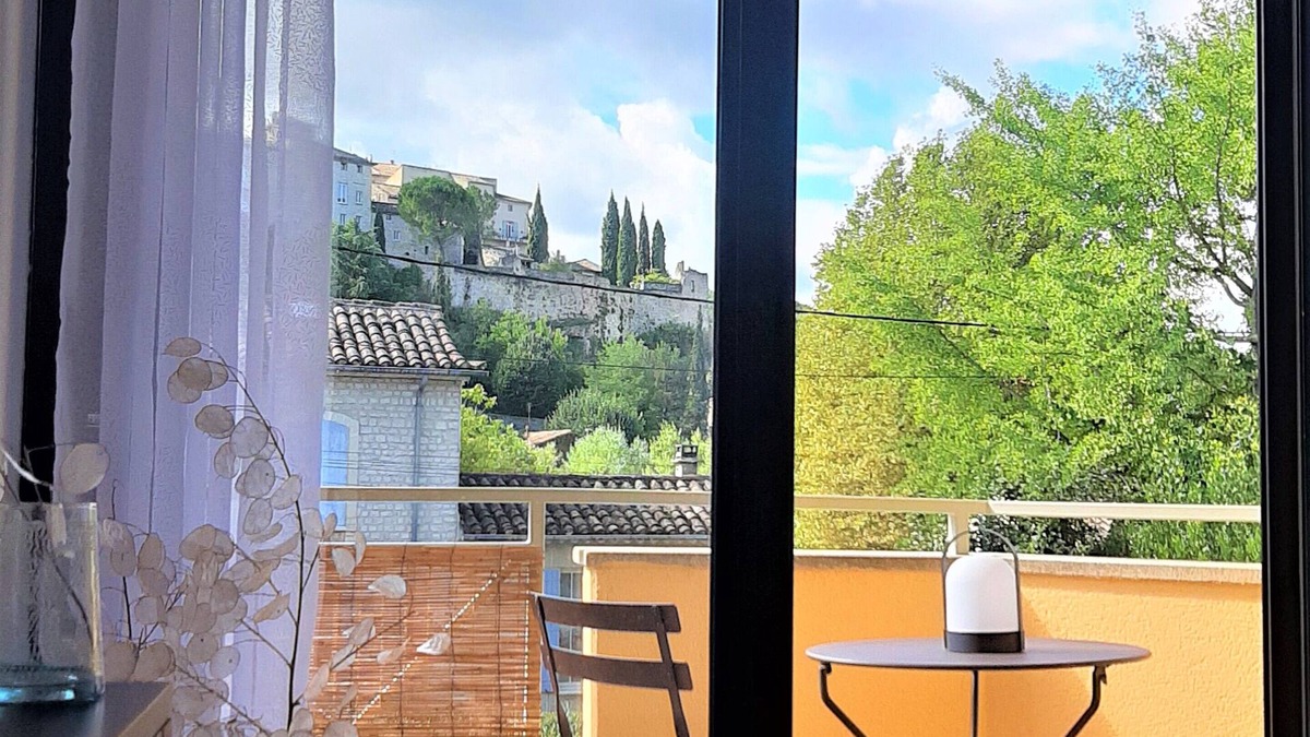 Vaison-la-Romaine Apartment | LE CEDRE * quiet apartment with loggia and garage close to downtown