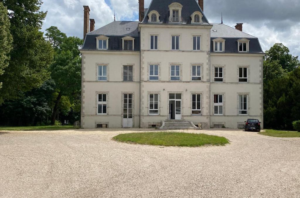 Courbouzon Apartment | Le château de Courbouzon