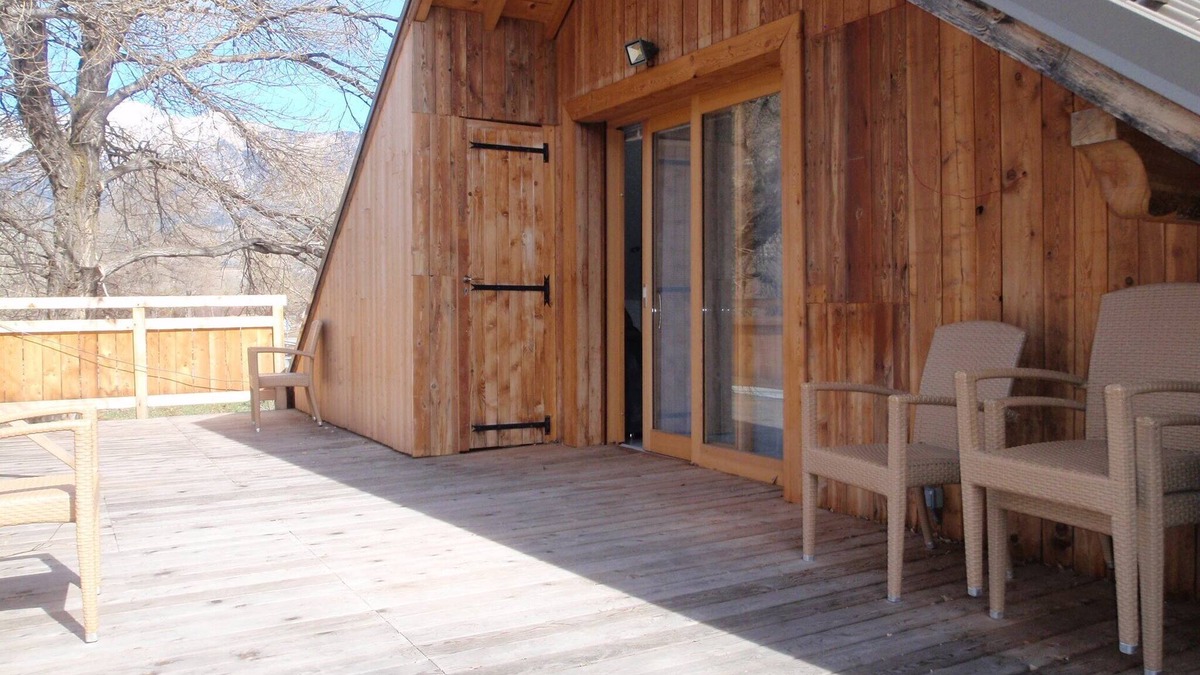 Saint-Clement-sur-Durance Ski Chalet | Le Chalet du Sersas, spacious modern apartment for up to 5 people