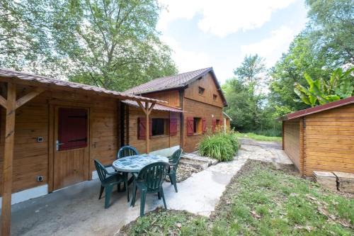 Saint-Laurent-sur-Manoire House | Le Chalet du Manoire