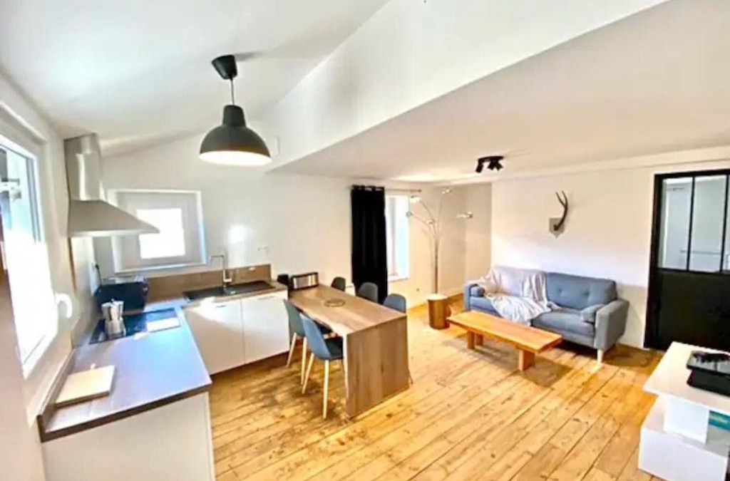 Savignac-les-Ormeaux Apartment | Le Chalet - Appartement 5 personnes avec parking