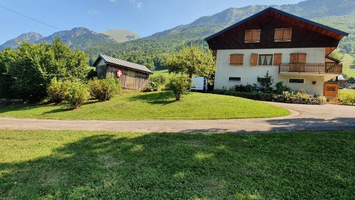 Aillon-le-Vieux House | LE Chalet DES Pres - Aillon LE Vieux