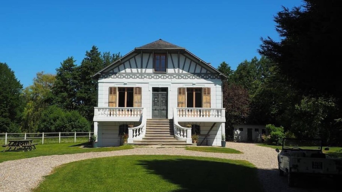 Incheville House | Le Chalet du Pêcheur, a large cottage between sea and water