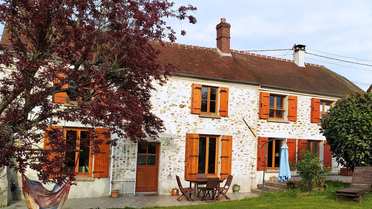 Chamigny House | Le Charme D'une Authentique Maison de Campagne Avec Piscine