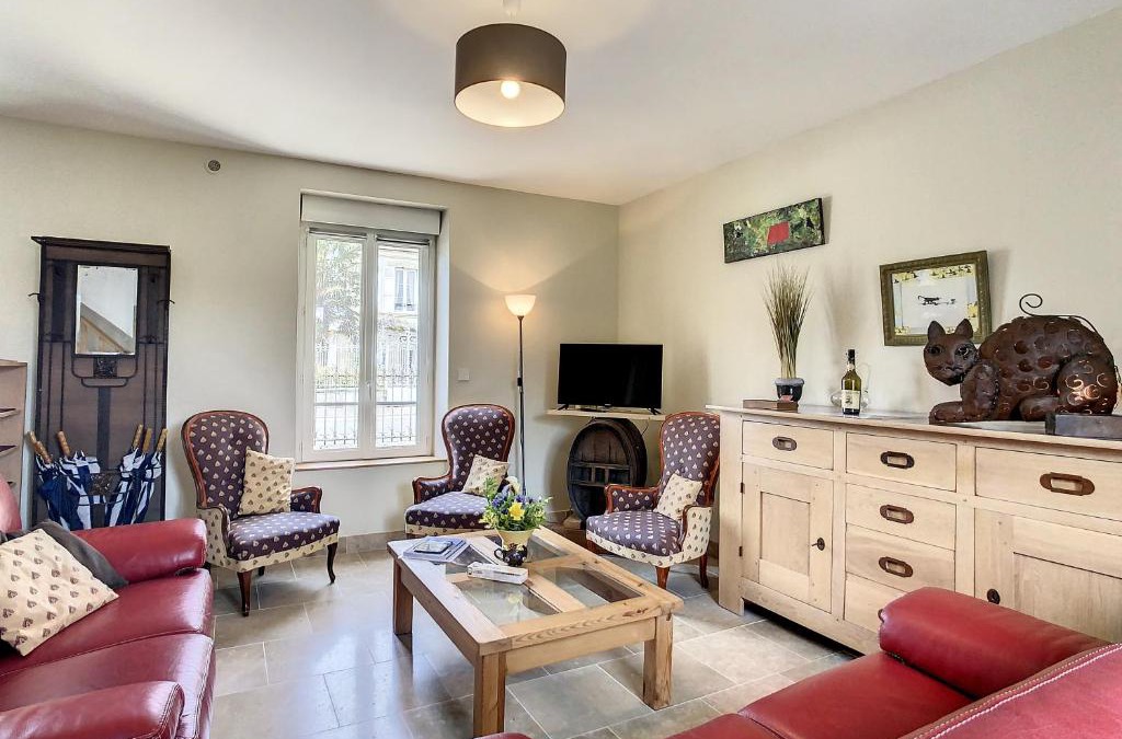 Bayeux House | Le Chat Qui Veille