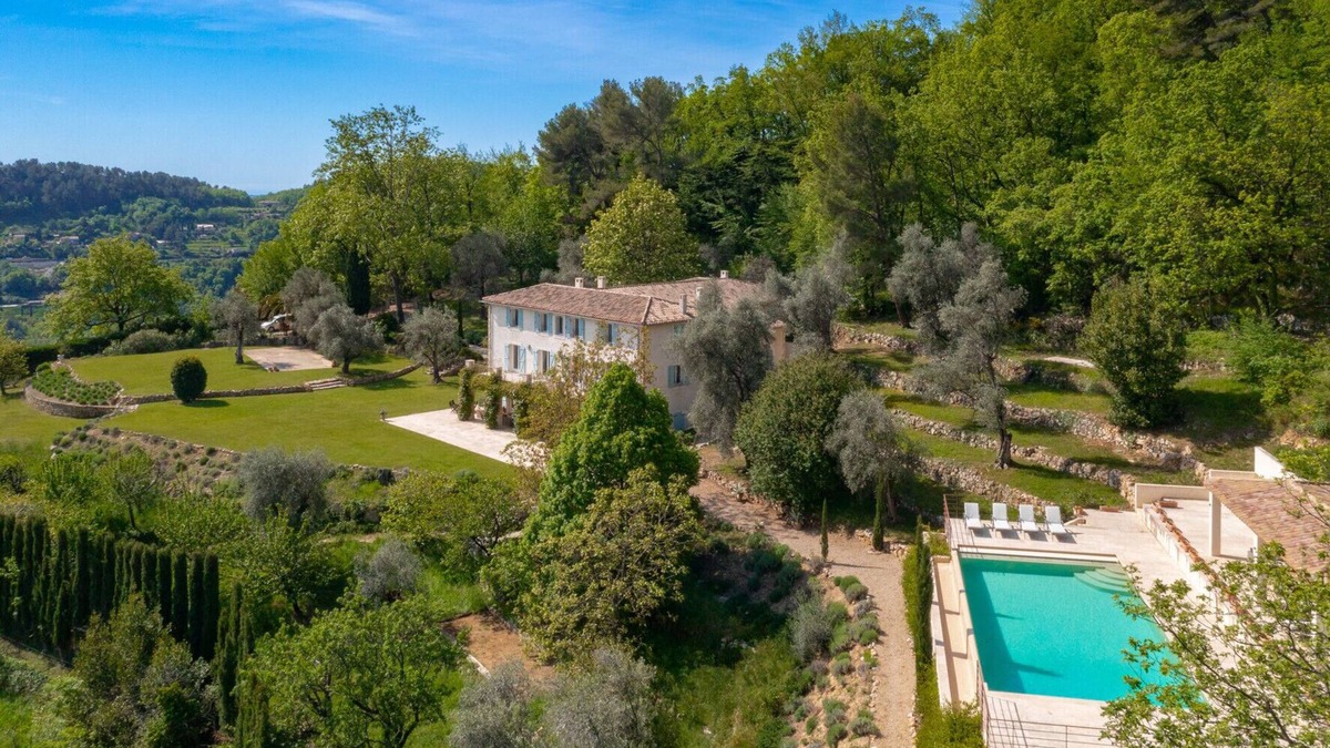 Le Bar-sur-Loup Villa | Le Chateau des Cigales