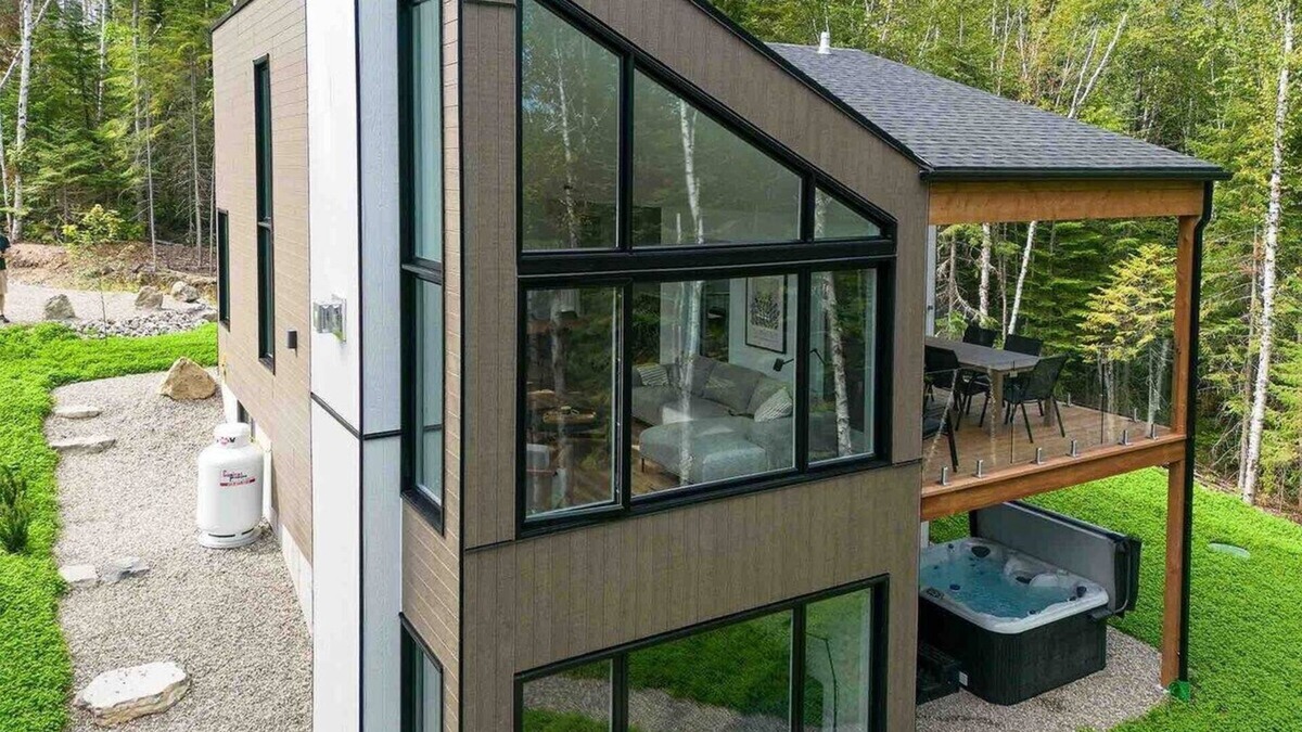 Les Eboulements House | Le Chic Repère 127: Nature, Style & Privacy