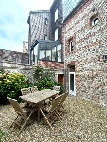 Saint-Valery-en-Caux House | Le Cinquante-Trois