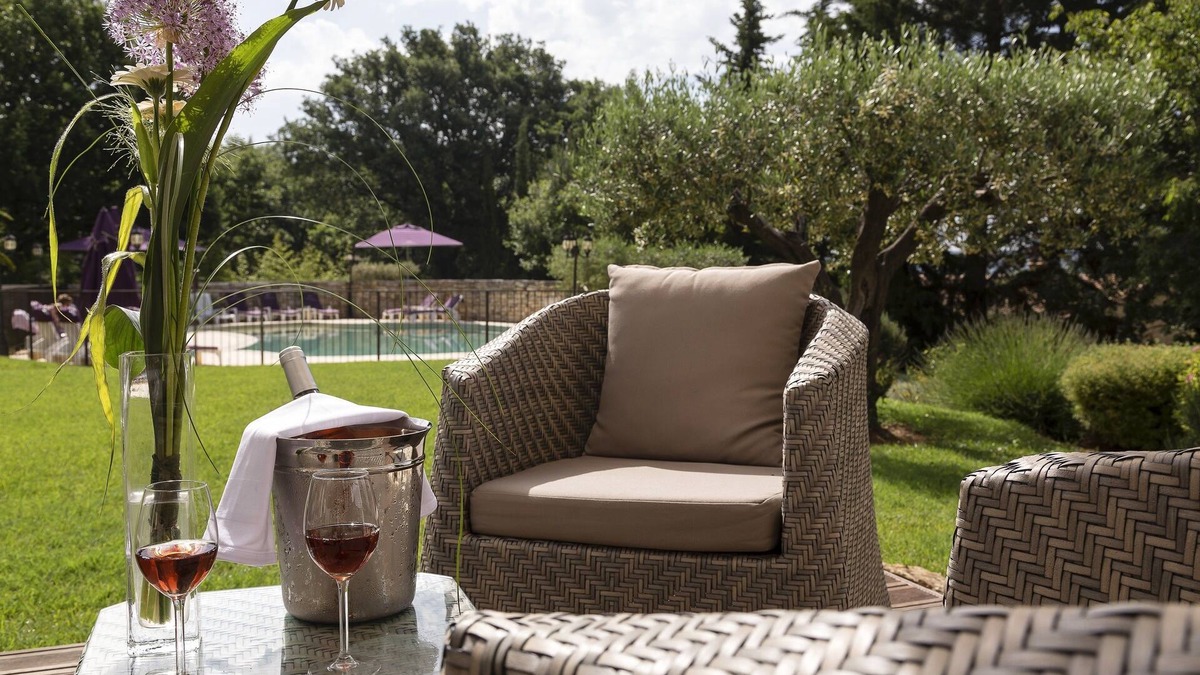 Saint-Quentin-la-Poterie Hotel | Le Clos de Pradines
