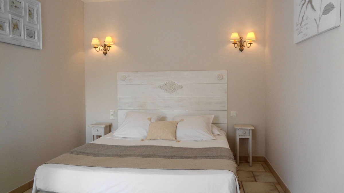Lacoste Bed & Breakfast | Le Clos des Lavandes- air conditionned Charme double Luberon-Terrasse-Lacoste