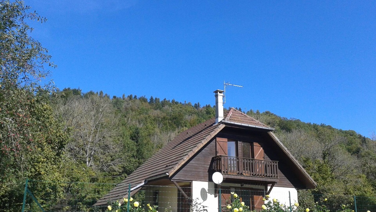 Marigny Cottage | Le Clos des Noisetiers enclosed chalet/land 2000m in Marigny- 90 m2-4 bdrms 7 sleeps