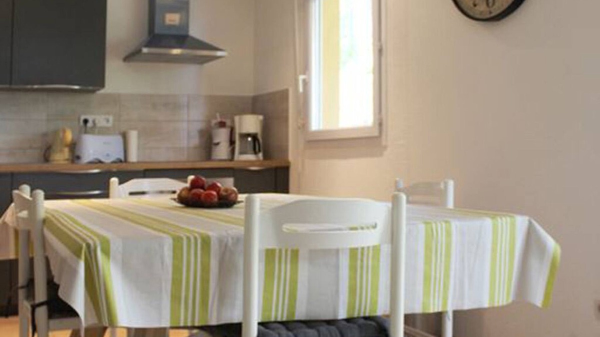 La Roque-d'Antheron Apartment | LE CLOS HORTENSE - BEAUTIFUL APARTMENT WITH WOODED TERRACE.