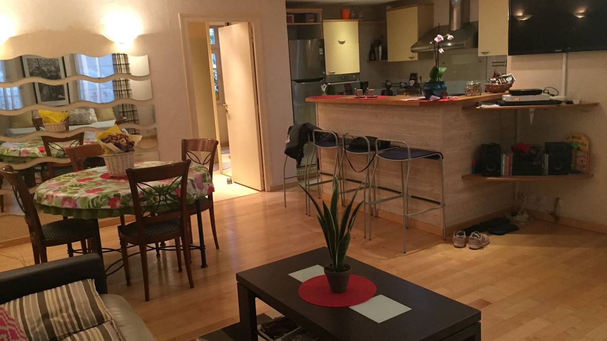La Rochelle City Centre Apartment | Le Clos Rochelais . history and the sea stretch out their arms .