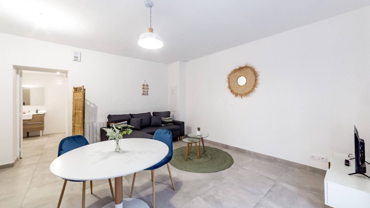 Charbonnieres-les-Bains Apartment | Le Cocon - Studio Cosy et Moderne - Charbonnière les Bains