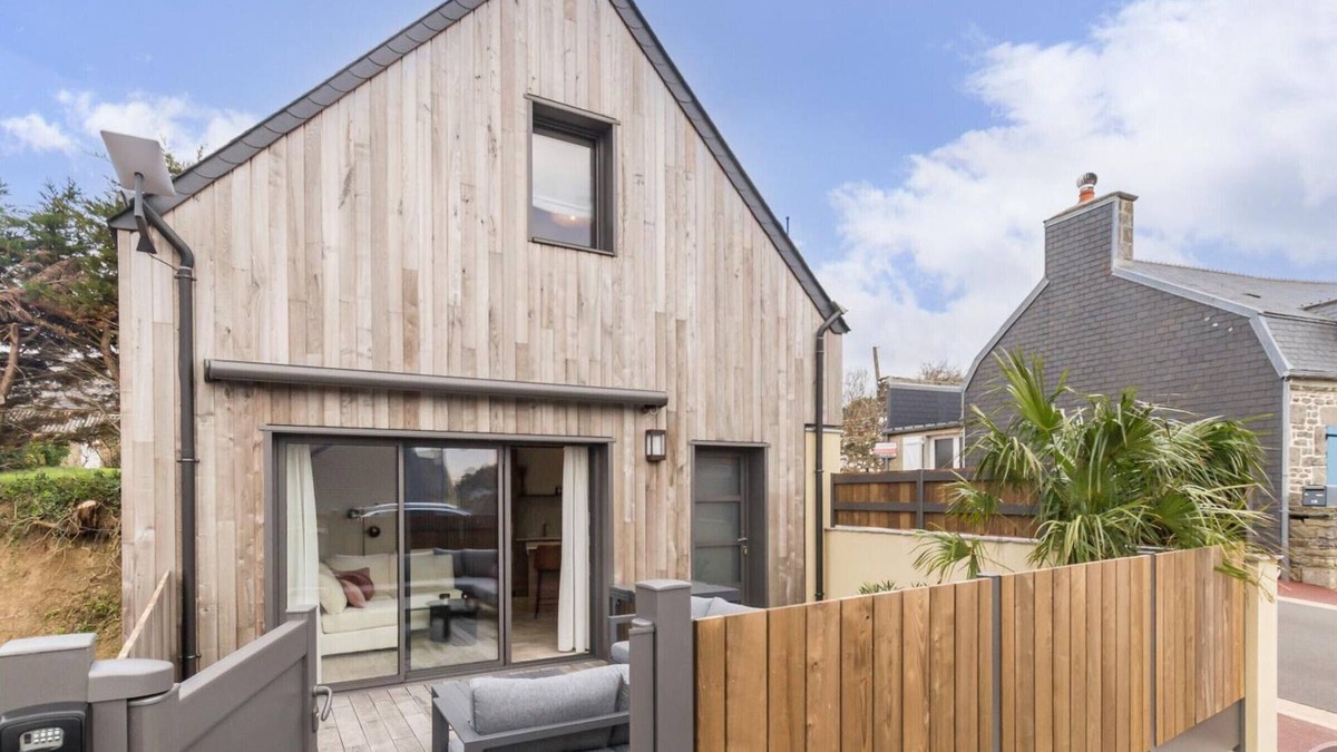 Surtainville Cottage | Le Cocon de Frêne charming house with private terraces