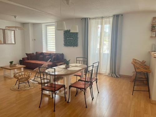 Dompierre-sur-Besbre Apartment | Le Cocon de KENNA au centre du bourg
