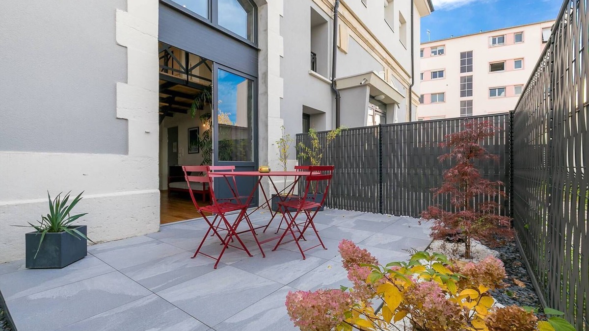 Faubourg North Apartment | Le Corbeau et le Homard - belle terrasse privative -SR Loc