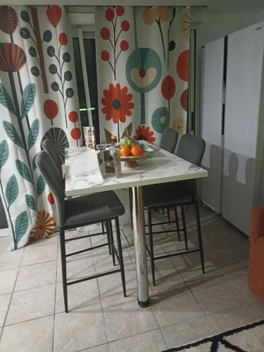 Saint-Maurice-de-Beynost Apartment | Le Cosy chic