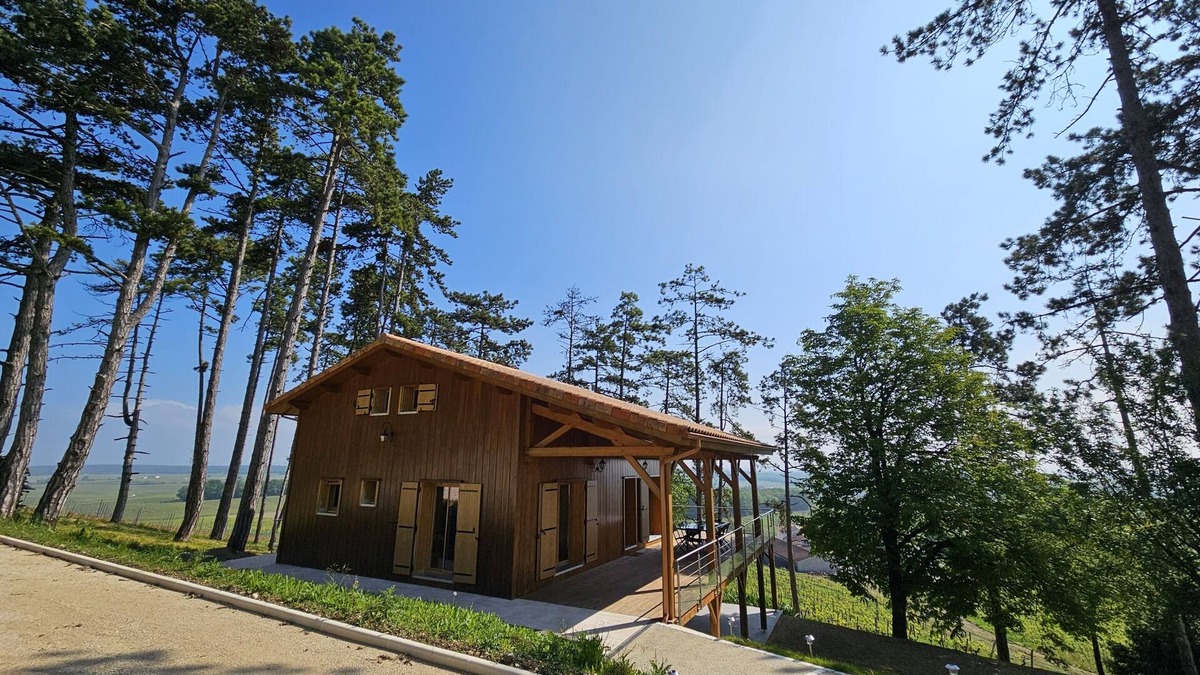 Bonneuil Ski Chalet | Le cottage des pins chalet on the vineyards