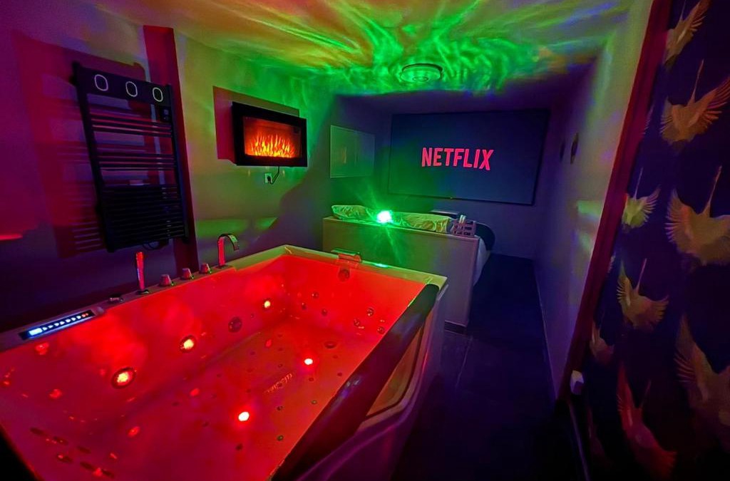 Saint-Quentin-en-Yvelines Apartment | Le Cupidon, cocon privé avec Spa, Sauna, Cinéma Netflix et Jardin privé
