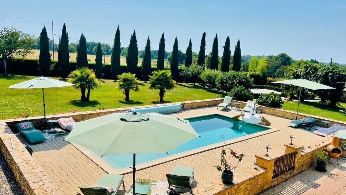 Saint-Sulpice-d'Excideuil House | Le Domaine du ValfeEric with charming gîte, ideal for family gatherings