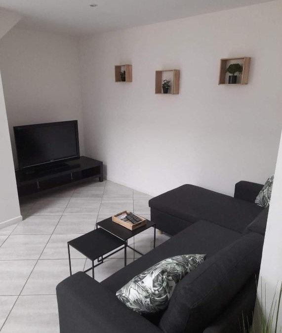 Paroy-sur-Tholon Apartment | Le familiale