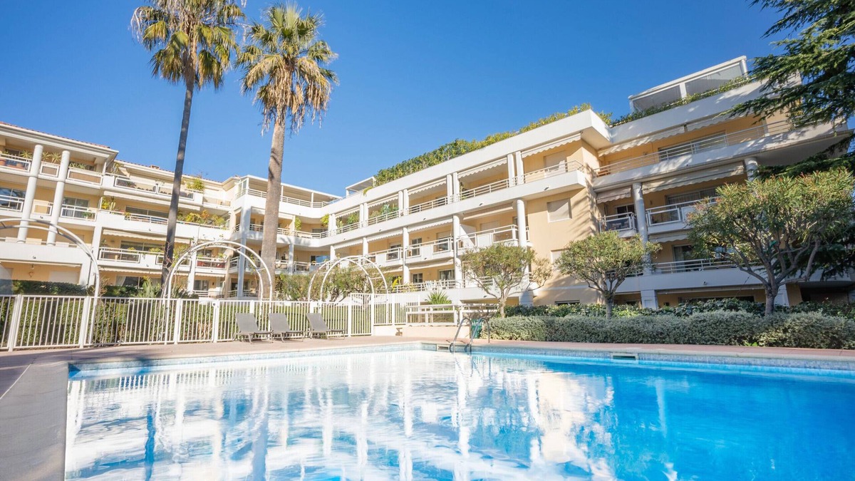 Prado - Republique Apartment | Le First