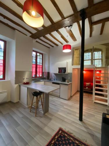 Sens Apartment | Le Gîte de Lancelot avec balnéo City Center