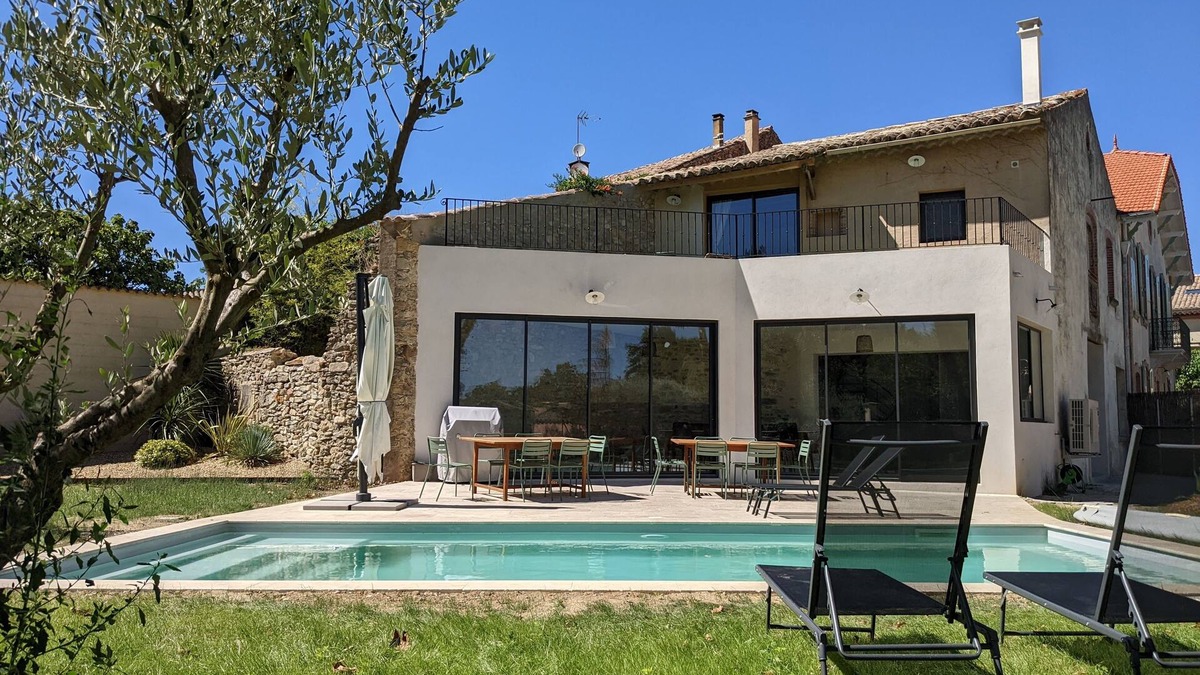 Cavillargues Villa | Le gai Ruisseau - Villa Gard Provençal Avec Piscine - 10/12 Personnes
