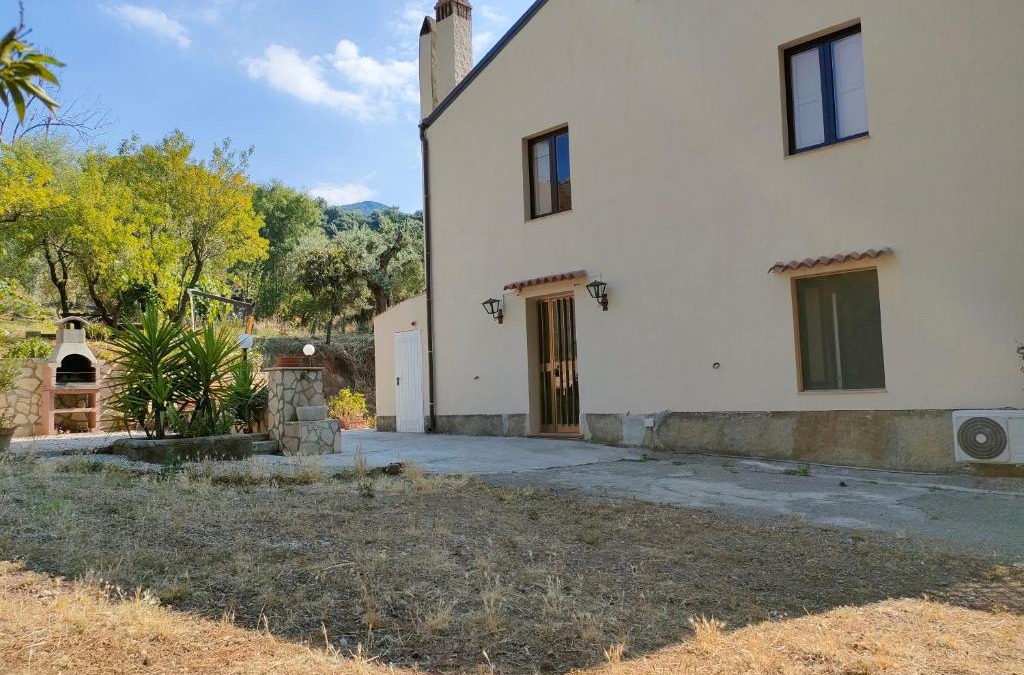 San Mauro Castelverde House | Le Gole