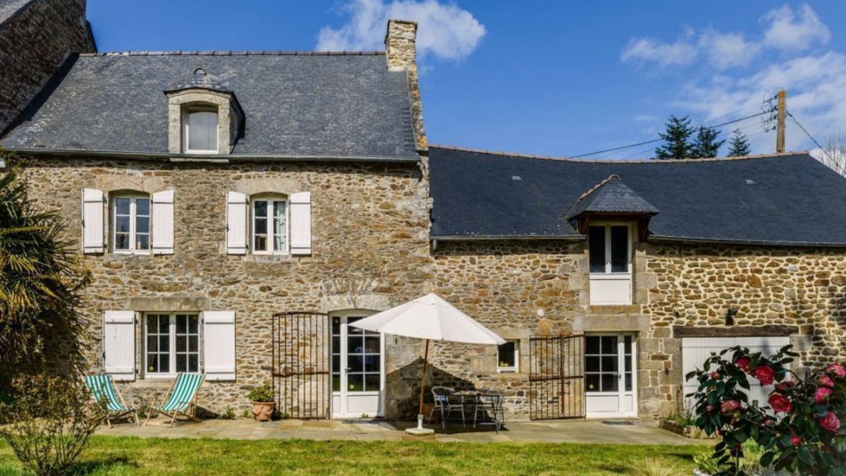 Ploubalay House | Le Grand Portail Blanc