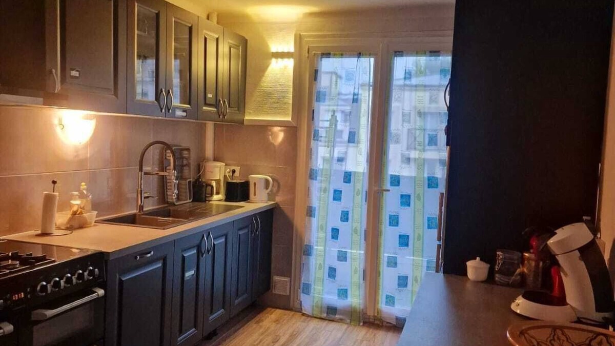 Fontenay-aux-Roses Apartment | Le Grand Robinson, 6 minutes from RER B Robinson, ideal for families.