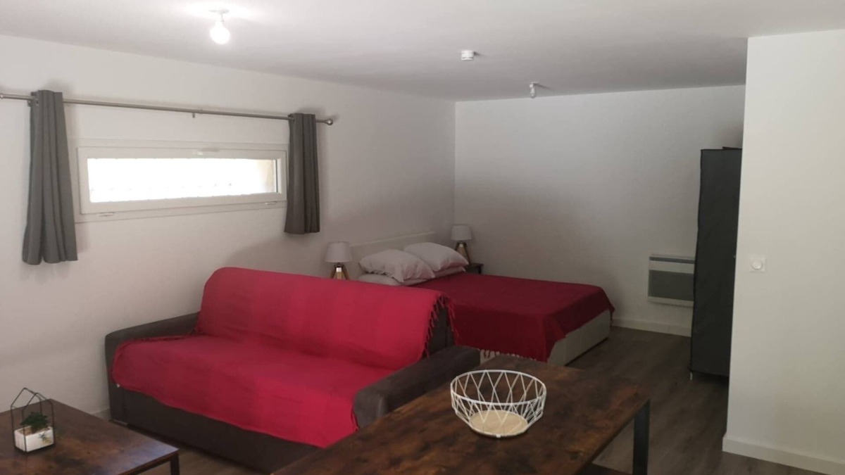 Saint-Mitre-les-Remparts Apartment | Le Grenadier Studio bas de villa
