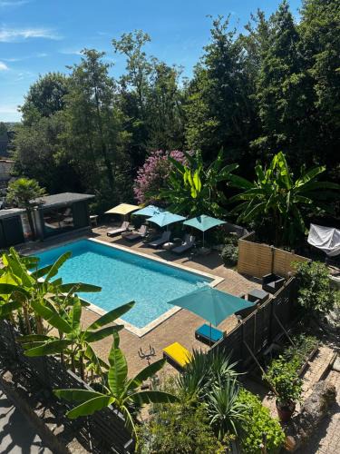 Larche Apartment | Le Havre de paix vue sur piscine