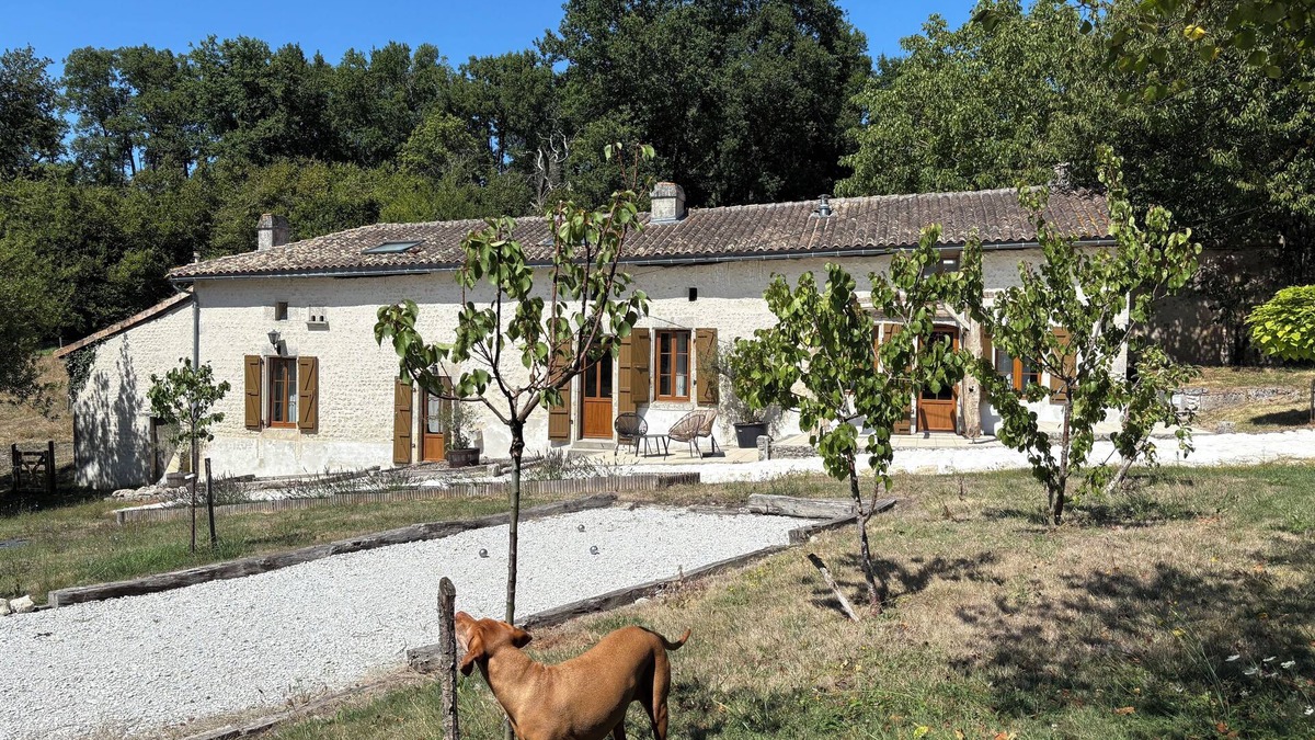 Coteaux du Blanzacais Cottage | Le Hibou - stylish, spacious gite, beautiful tranquil setting. Dog friendly