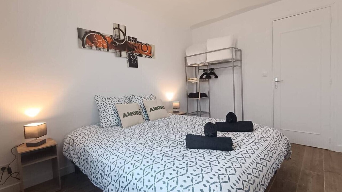 Fontainebleau Apartment | Le Jardin suspendu sleeps 3