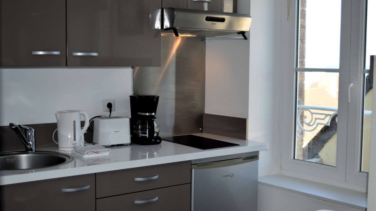 Arromanches-les-Bains Apartment | Le Joffre - Studio sur la Digue en Centre Ville