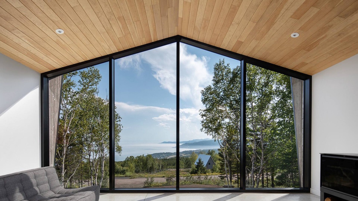 La Malbaie Ski Chalet | Le Littoral : Luxurious Chalet with Pool Sauna Spa & View