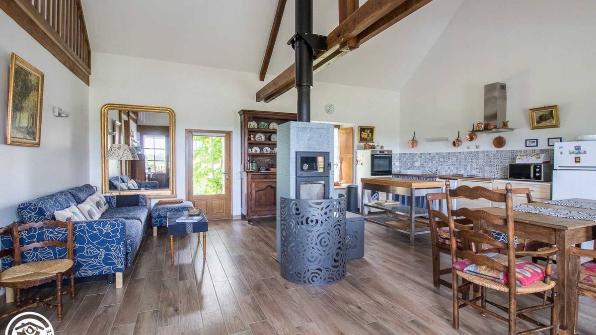 Condat-en-Combraille House | Le Logis de L'abeille Noire