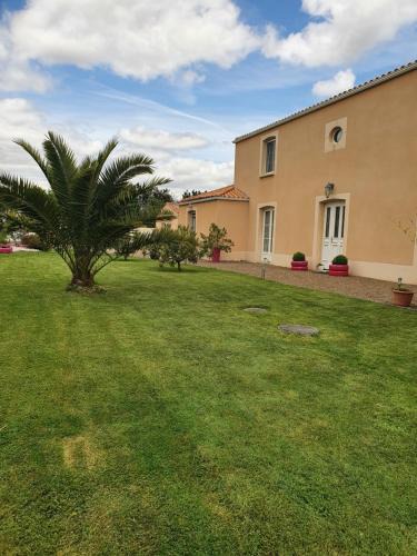 Les Magnils-Reigniers Bed & Breakfast | Le logis du marais
