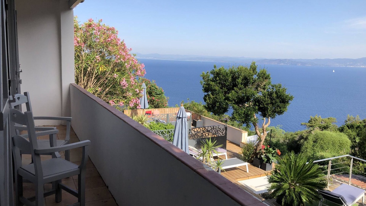 Ile du Levant Apartment | Le Lotie Apartment T2-35m2 Sea view Balcony Terrace Air conditioned