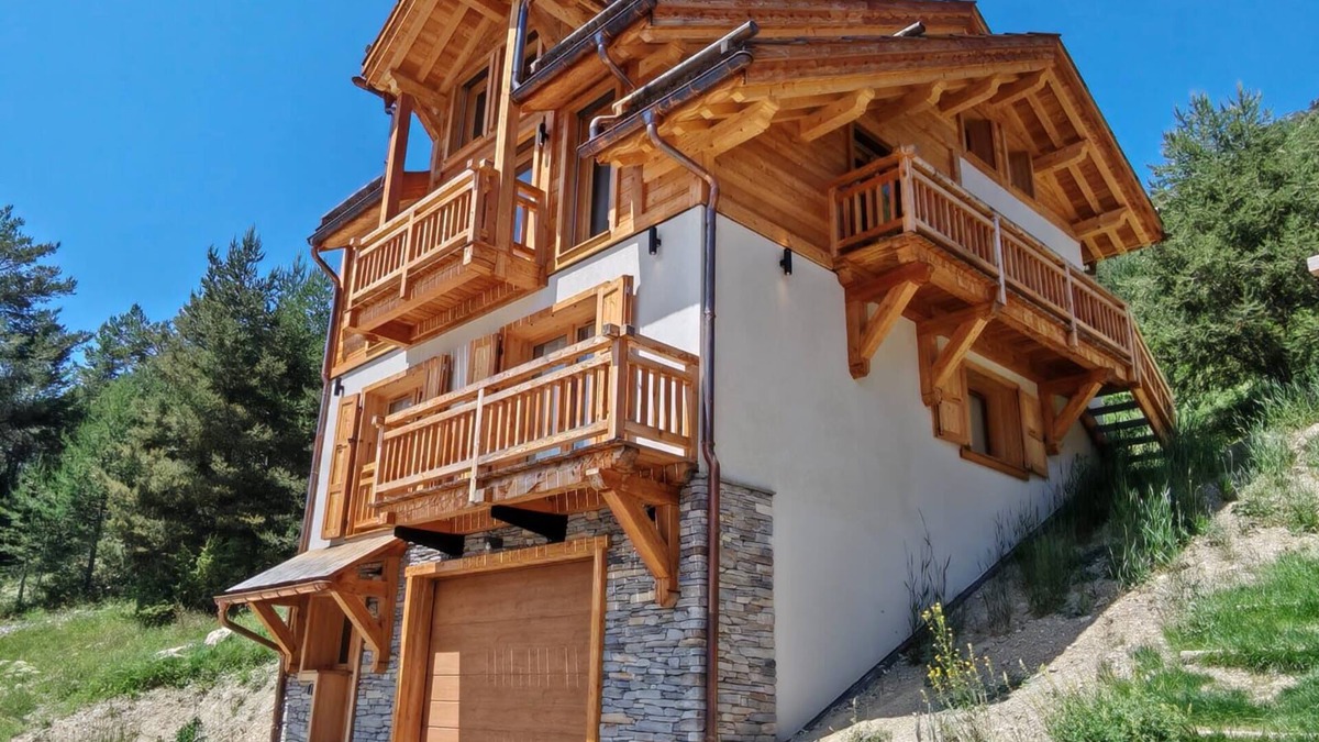 Ceillac Ski Chalet | LE LOUP BLANC Chalet | 3 bed rooms | Ceillac