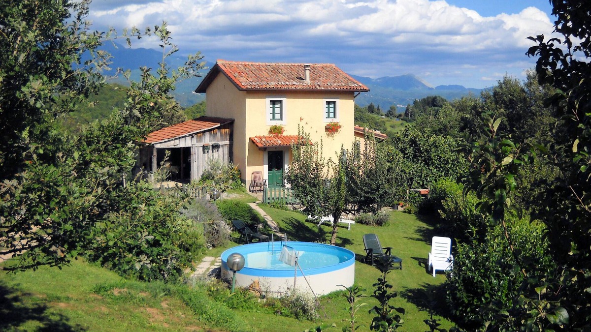 Molazzana Cottage | Le Lunghe is a restored cottage in beautiful Tuscany 5 mins walk to restaurant