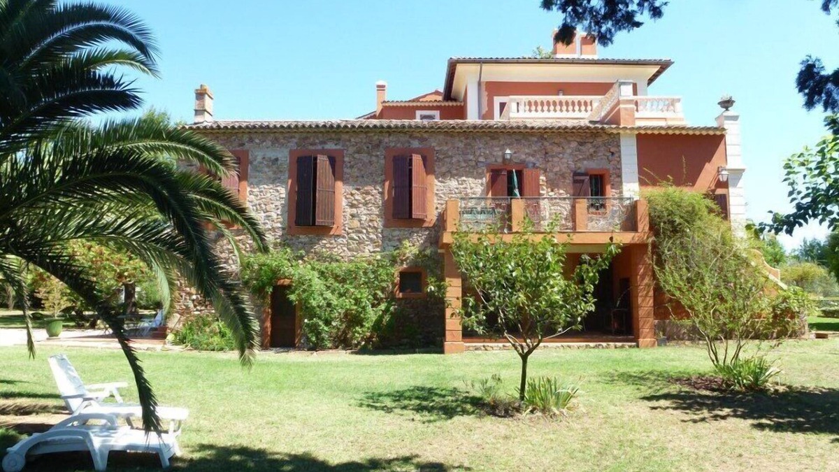 La Bouverie House | Le Mûrier à la Bouverie