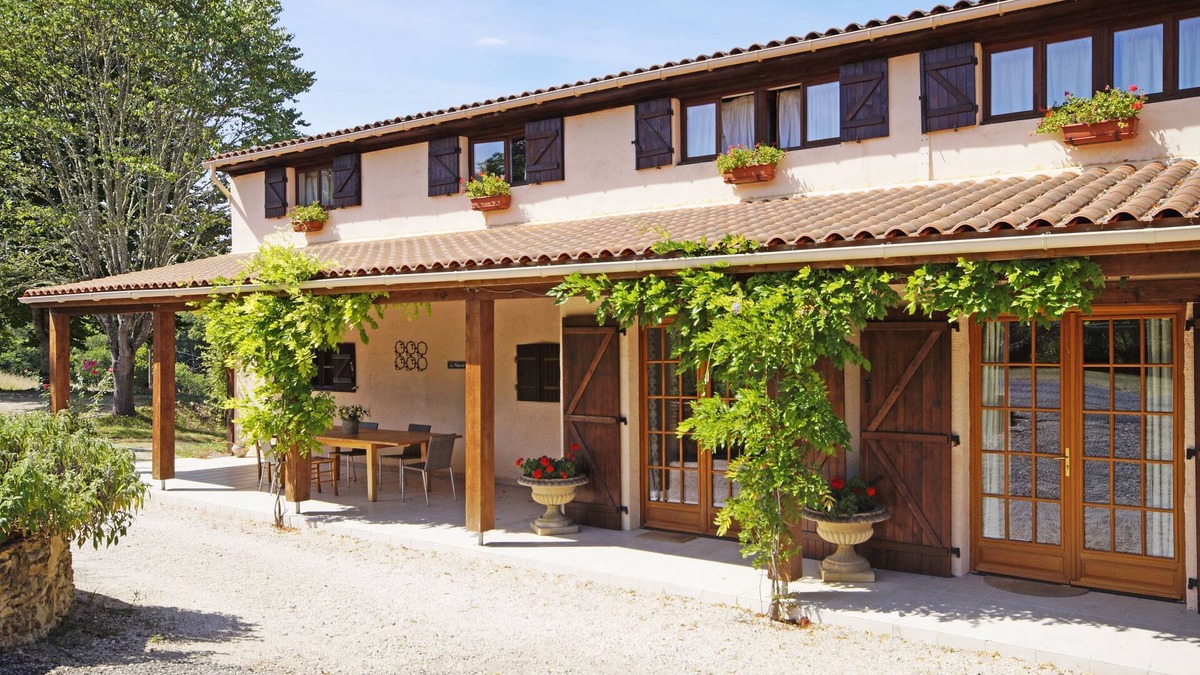 Larzac House | Le Manoir - sleeps 12 guests in 5 bedrooms