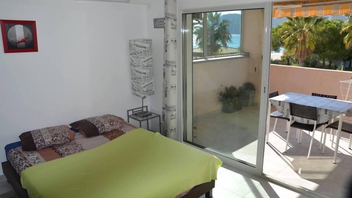 Les Sablettes Apartment | "Le Marine" Les Pieds dans l'eau