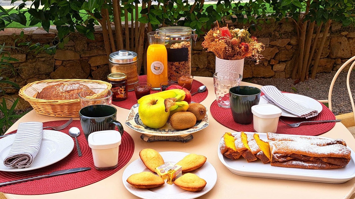 Puisserguier Hotel | Le MAS CLEMENTINE