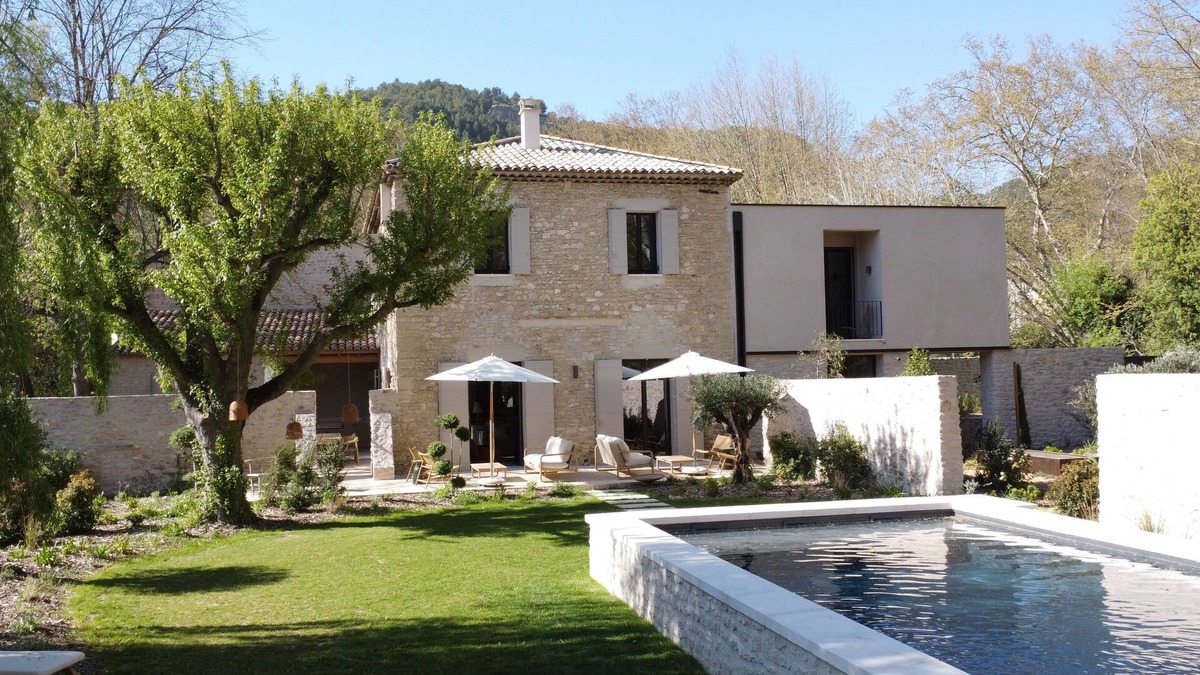 Fontaine-de-Vaucluse Other | Le Mas d'O, enjoy a vacation on the banks of the Sorgue!